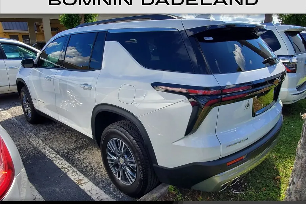 2025 Chevrolet Traverse 1LT photo 1