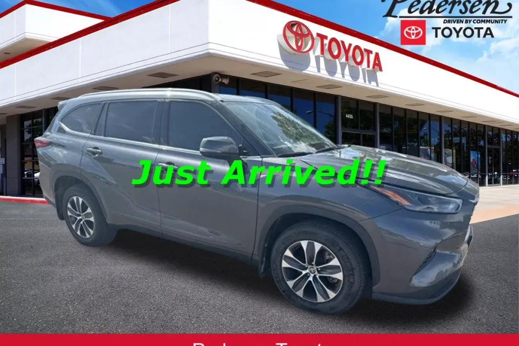 2022 Toyota Highlander XLE photo 1