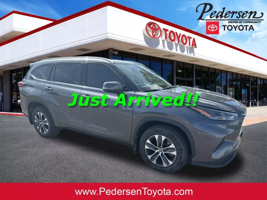 2022 Toyota Highlander XLE photo 1