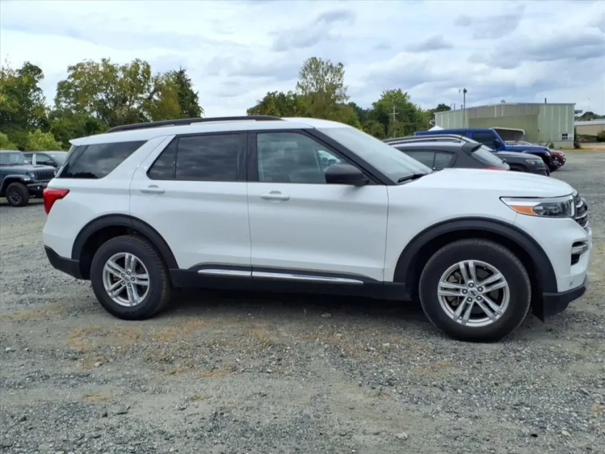 2024 Ford Explorer XLT photo 1