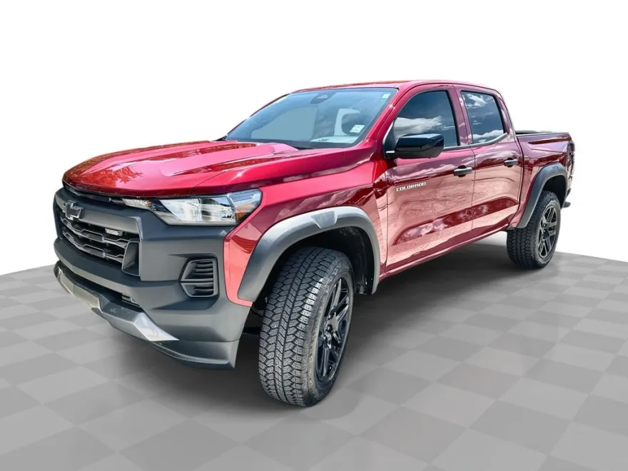 2024 Chevrolet Colorado photo 1