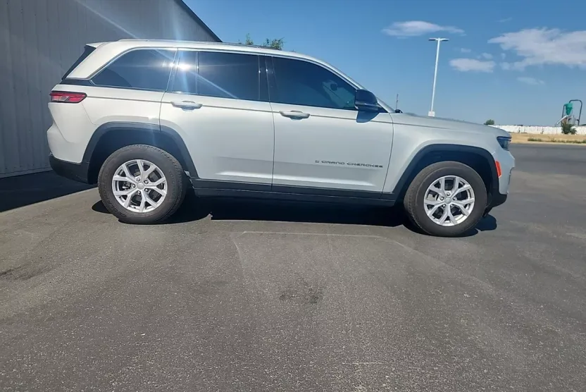 2022 Jeep Grand Cherokee Limited photo 1