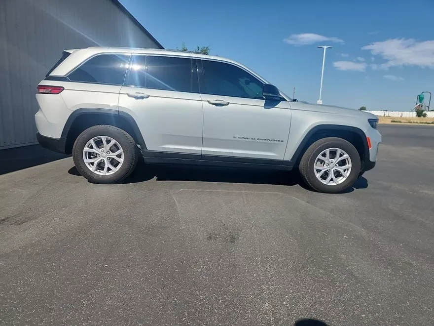 2022 Jeep Grand Cherokee Limited photo 1