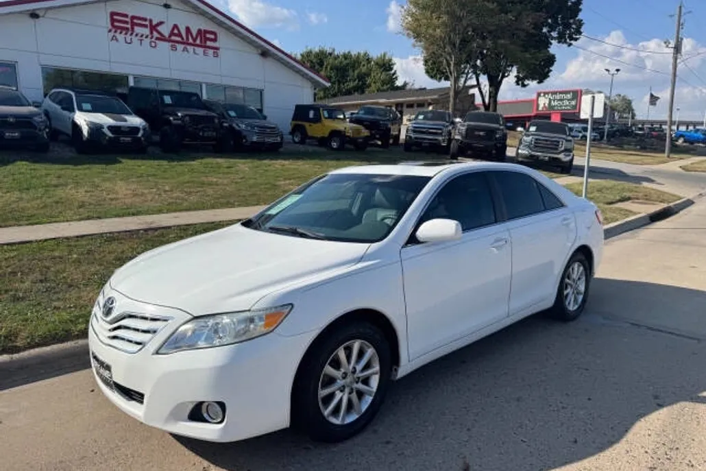 2011 Toyota Camry Base photo 1