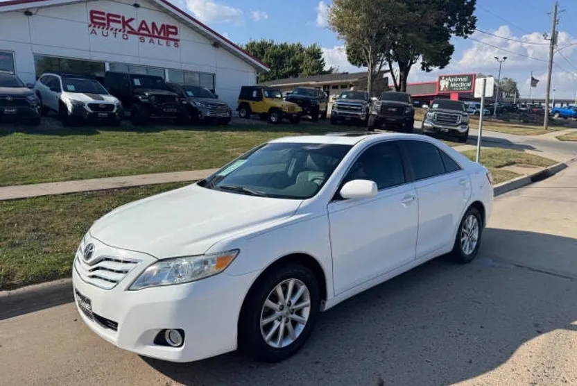 2011 Toyota Camry Base photo 1