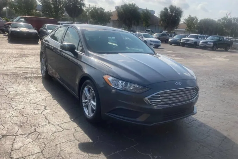 2018 Ford Fusion SE photo 1