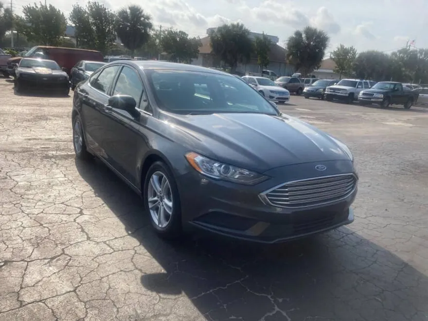 2018 Ford Fusion SE photo 1