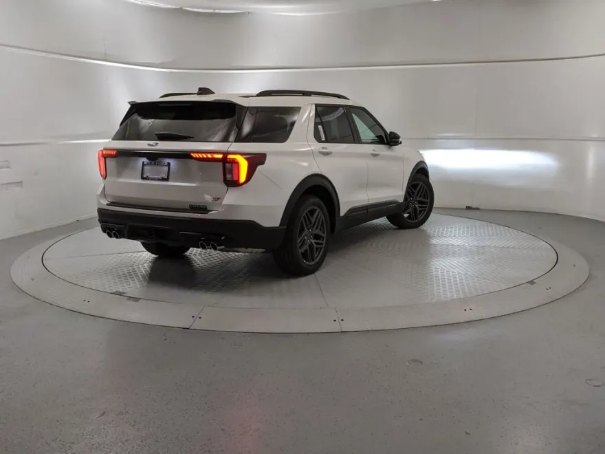 2025 Ford Explorer ST photo 1