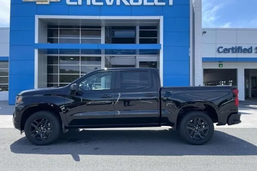 2026 Chevrolet Silverado 1500 Custom photo 1