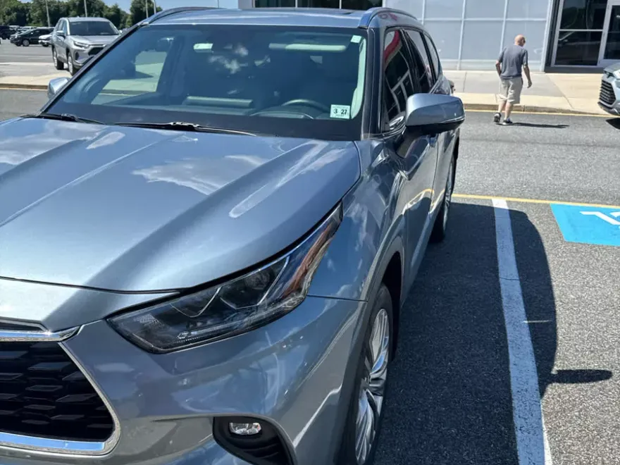 2022 Toyota Highlander Platinum photo 1