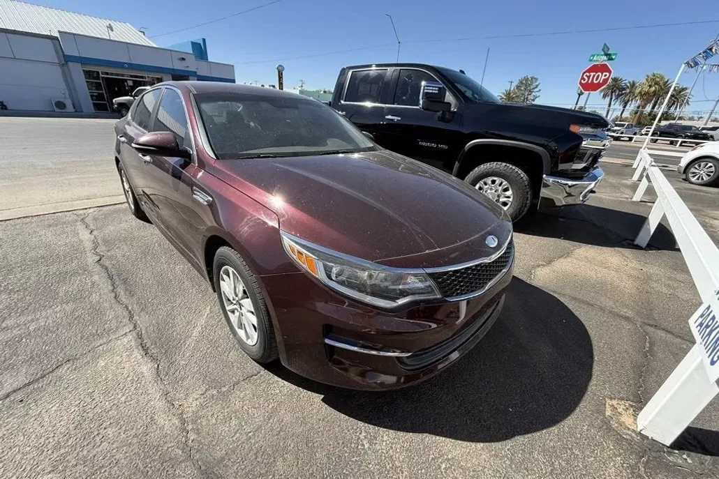 2018 Kia Optima LX photo 1