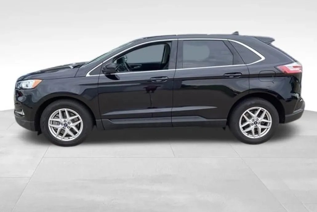 2021 Ford Edge SEL photo 1