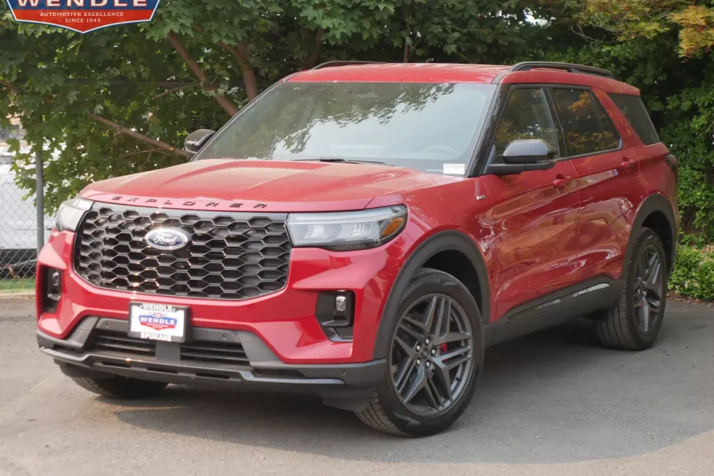 2025 Ford Explorer ST-Line photo 1