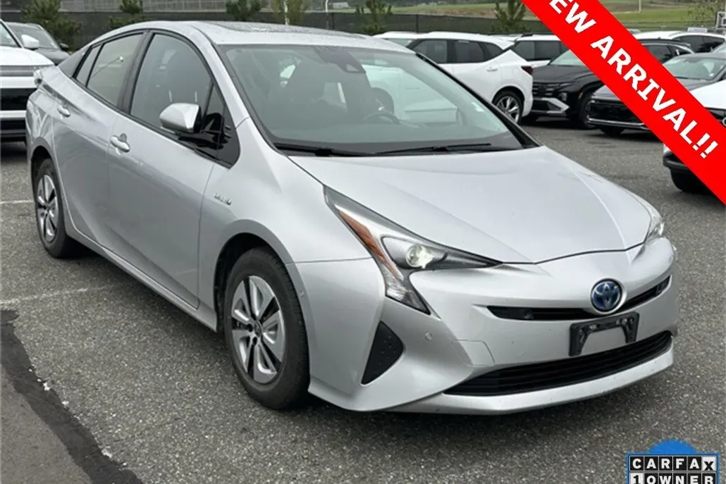 2017 Toyota Prius Four photo 1
