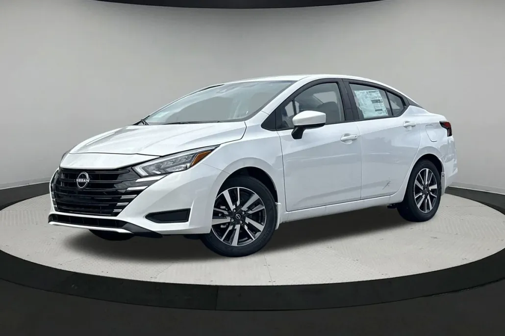 2025 Nissan Versa 1.6 SV photo 1