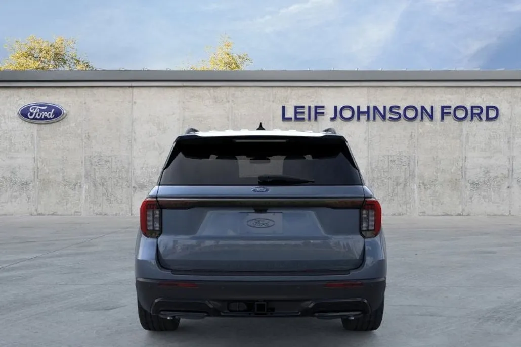 2025 Ford Explorer ST-Line photo 1
