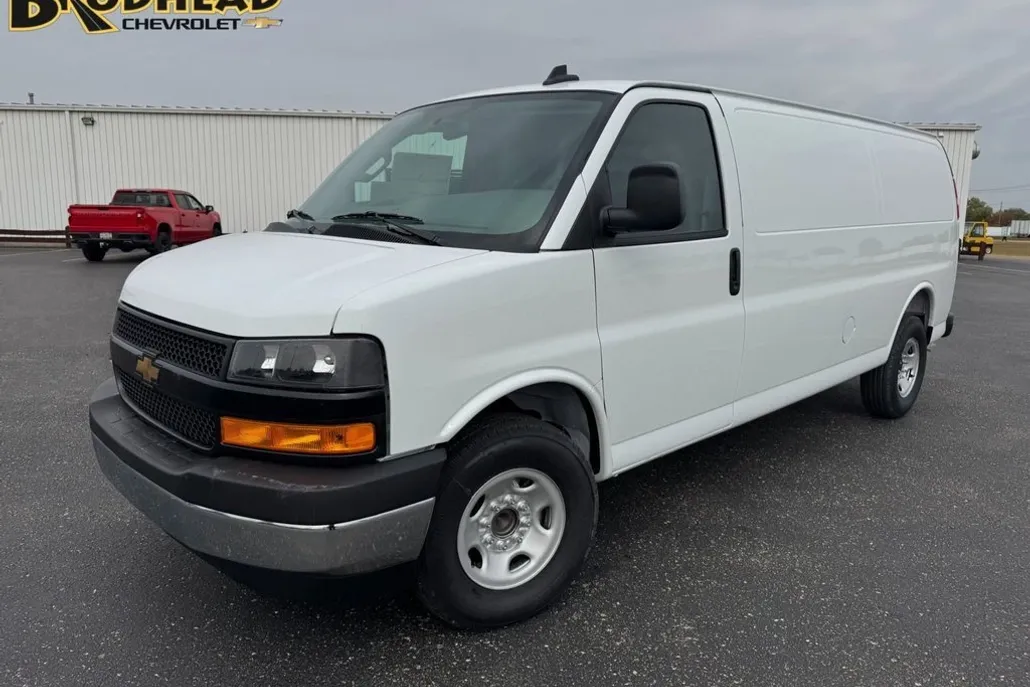 2025 Chevrolet Express Cargo 2500 photo 1