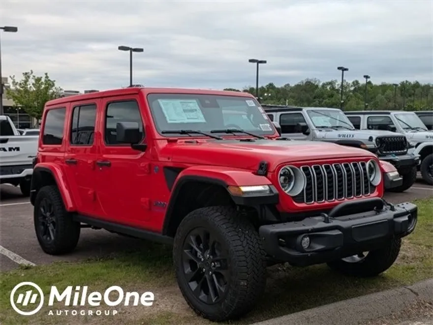 2025 Jeep Wrangler 4xe Sahara photo 1