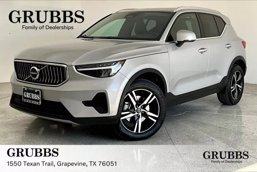 2025 Volvo XC40 Core photo 1
