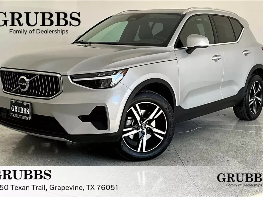 2025 Volvo XC40 Core photo 1