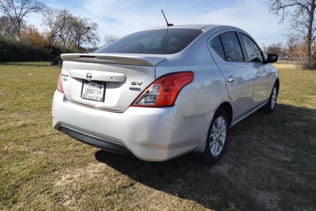 2017 Nissan Versa 1.6 S photo 1