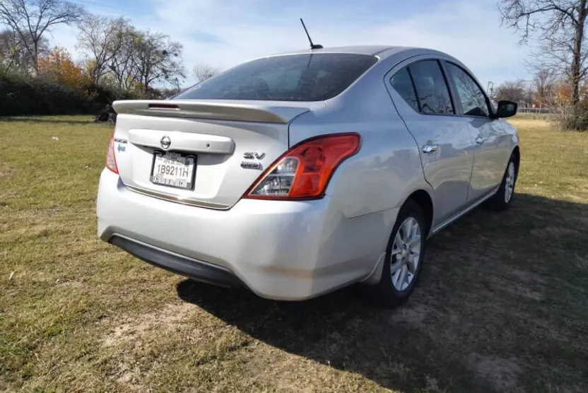 2017 Nissan Versa 1.6 S photo 1