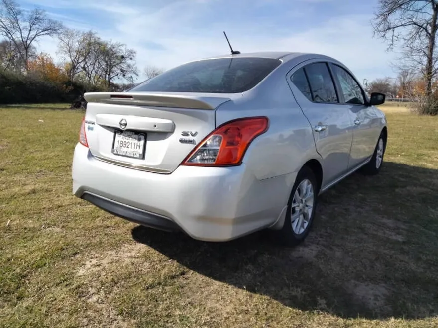 2017 Nissan Versa 1.6 S photo 1