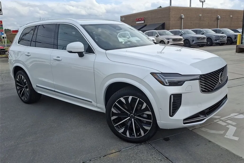 2025 Volvo XC90 Plus photo 1
