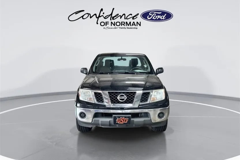 2011 Nissan Frontier SV photo 1