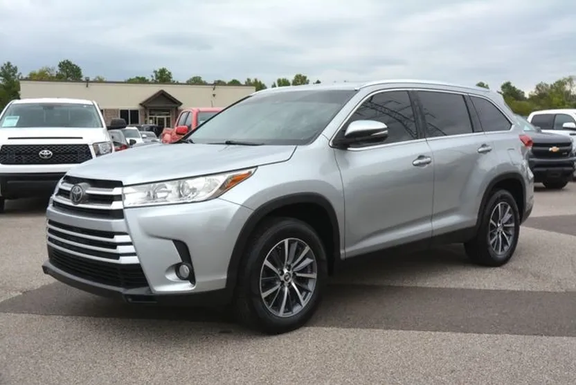 2019 Toyota Highlander XLE photo 1