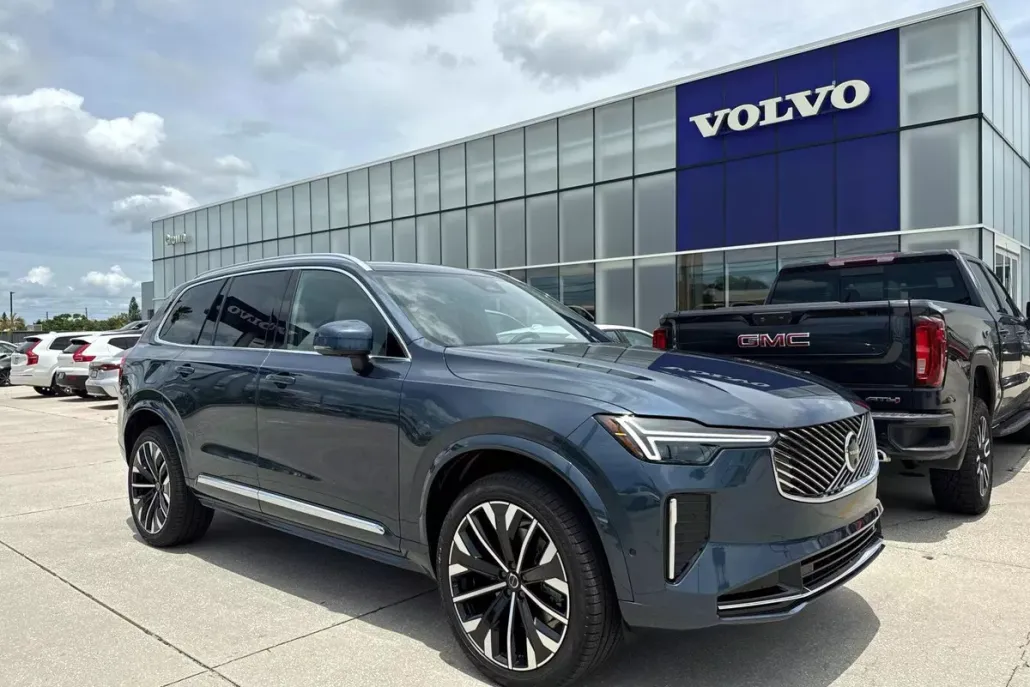 2026 Volvo XC90 Plus photo 1