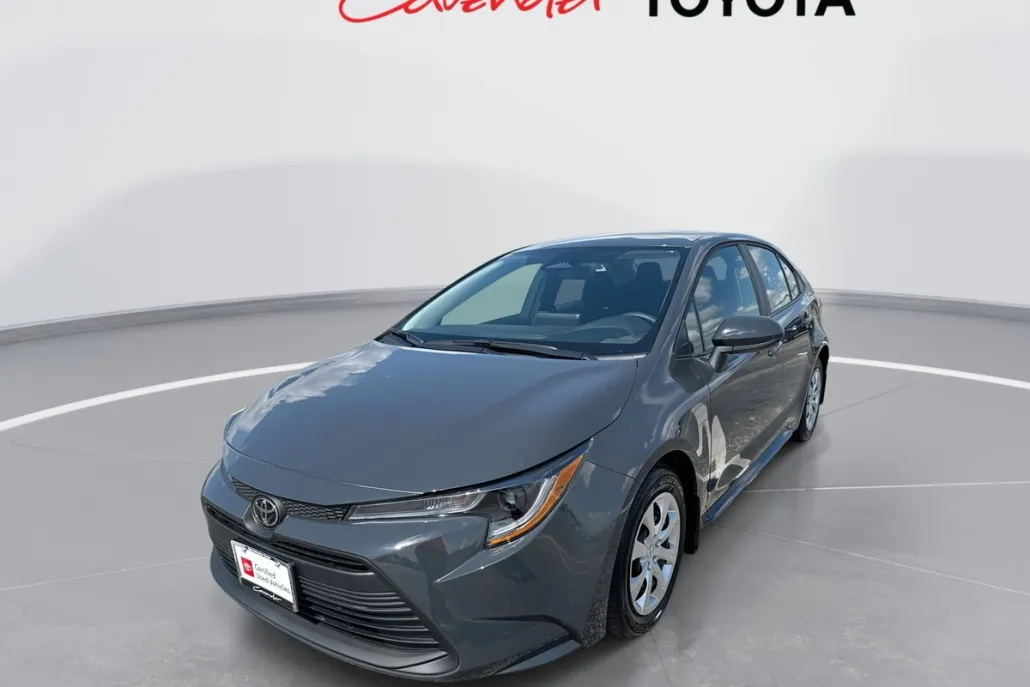 2025 Toyota Corolla LE photo 1