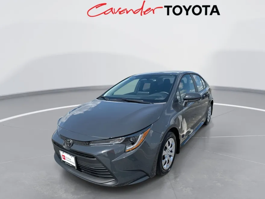 2025 Toyota Corolla LE photo 1
