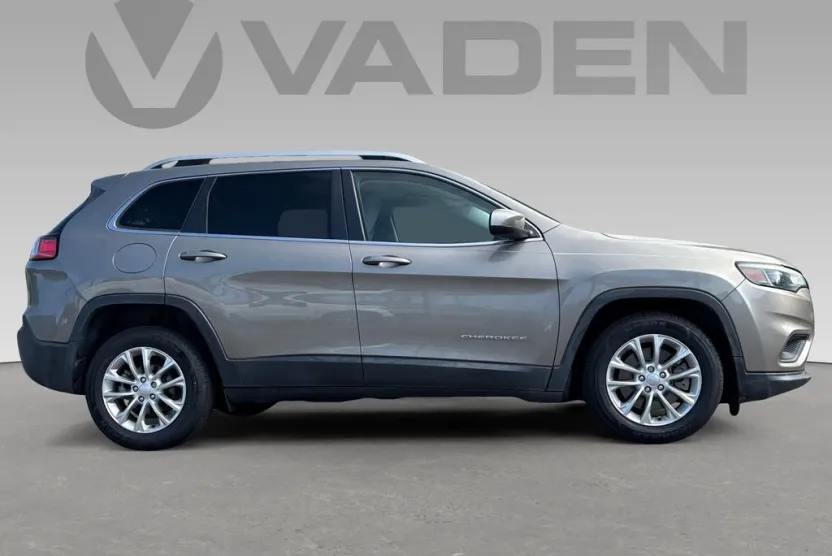 2019 Jeep Cherokee Latitude photo 1