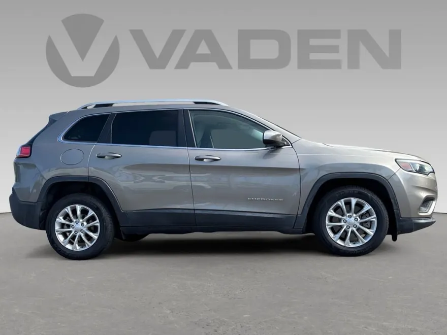 2019 Jeep Cherokee Latitude photo 1