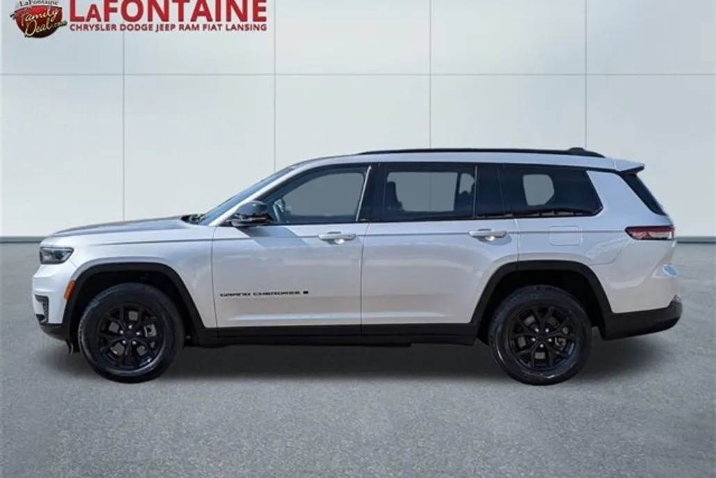2024 Jeep Grand Cherokee Altitude photo 1