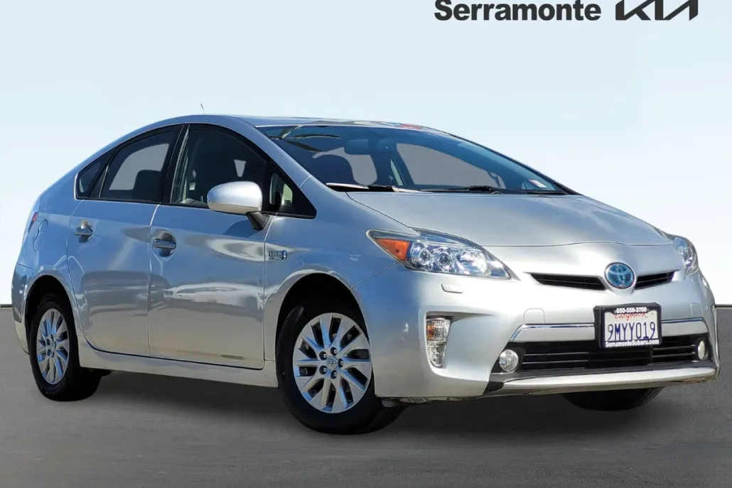 2013 Toyota Prius Plug-in Advanced photo 1
