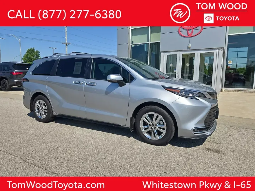 2024 Toyota Sienna Platinum photo 1