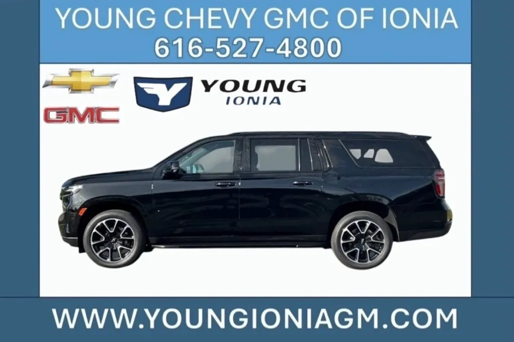 2023 Chevrolet Suburban RST photo 1