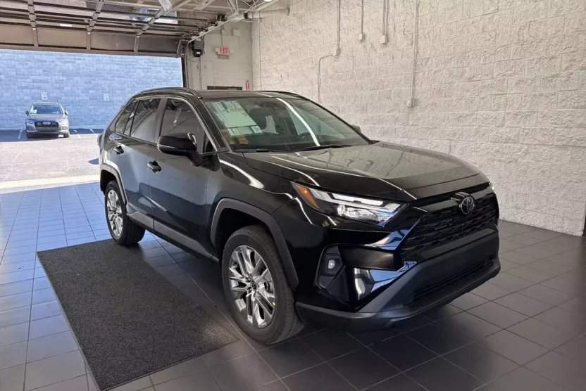 2025 Toyota RAV4 XLE Premium photo 1