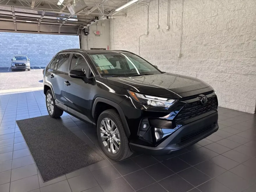 2025 Toyota RAV4 XLE Premium photo 1