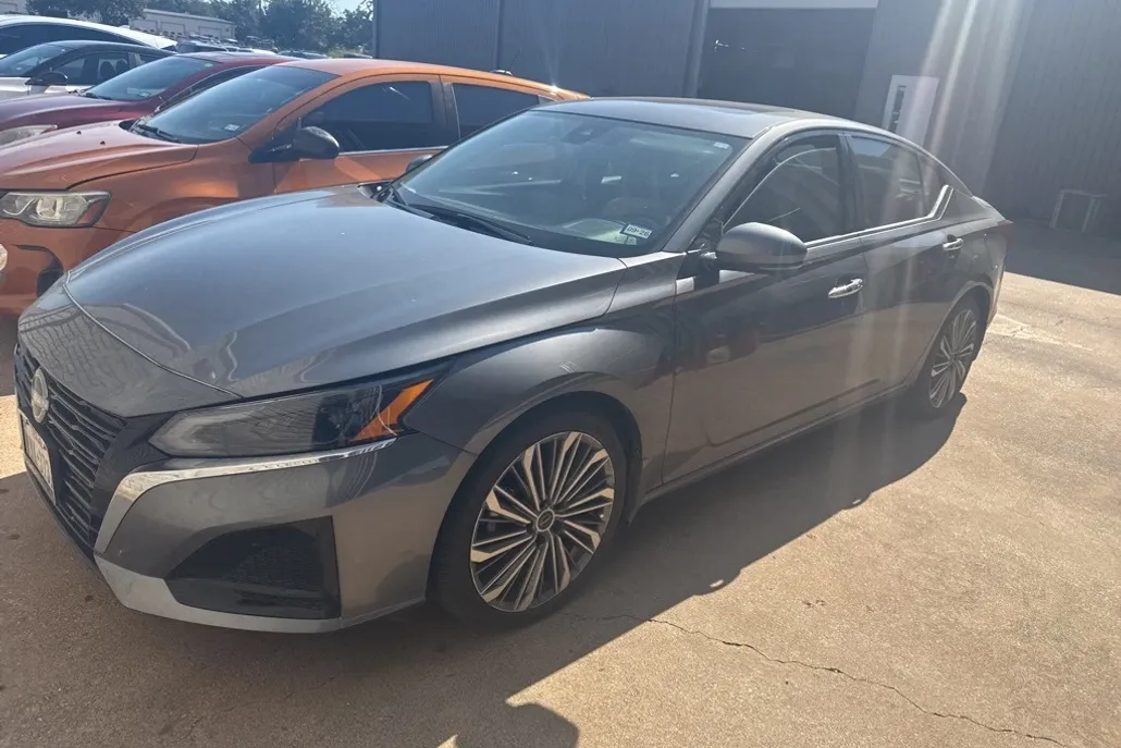 2024 Nissan Altima 2.5 SL photo 1