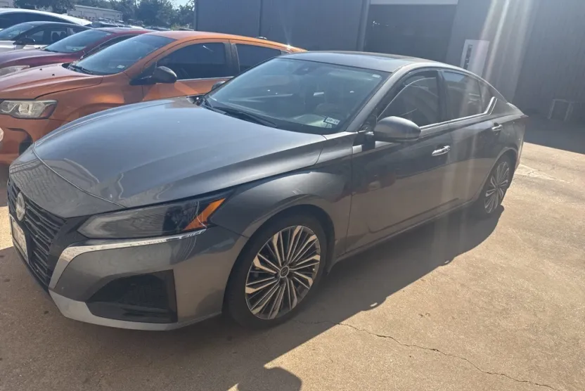 2024 Nissan Altima 2.5 SL photo 1