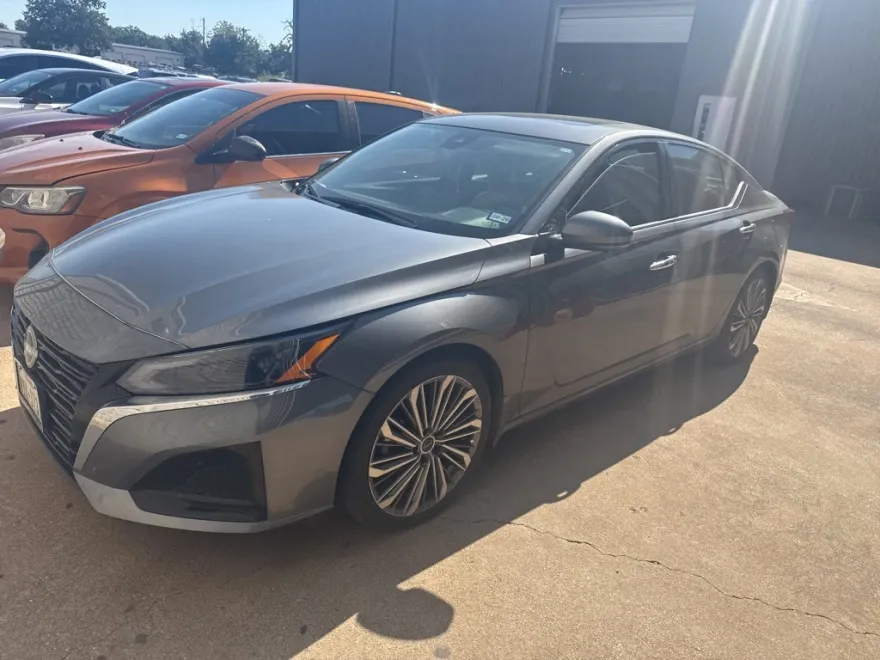 2024 Nissan Altima 2.5 SL photo 1