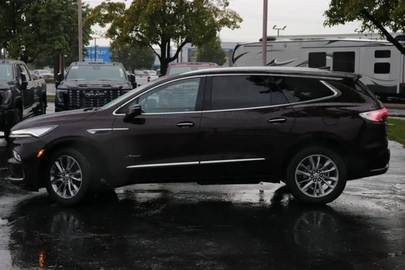 2024 Buick Enclave Avenir photo 1