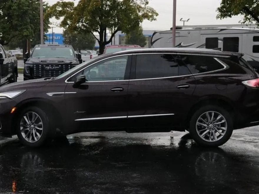 2024 Buick Enclave Avenir photo 1