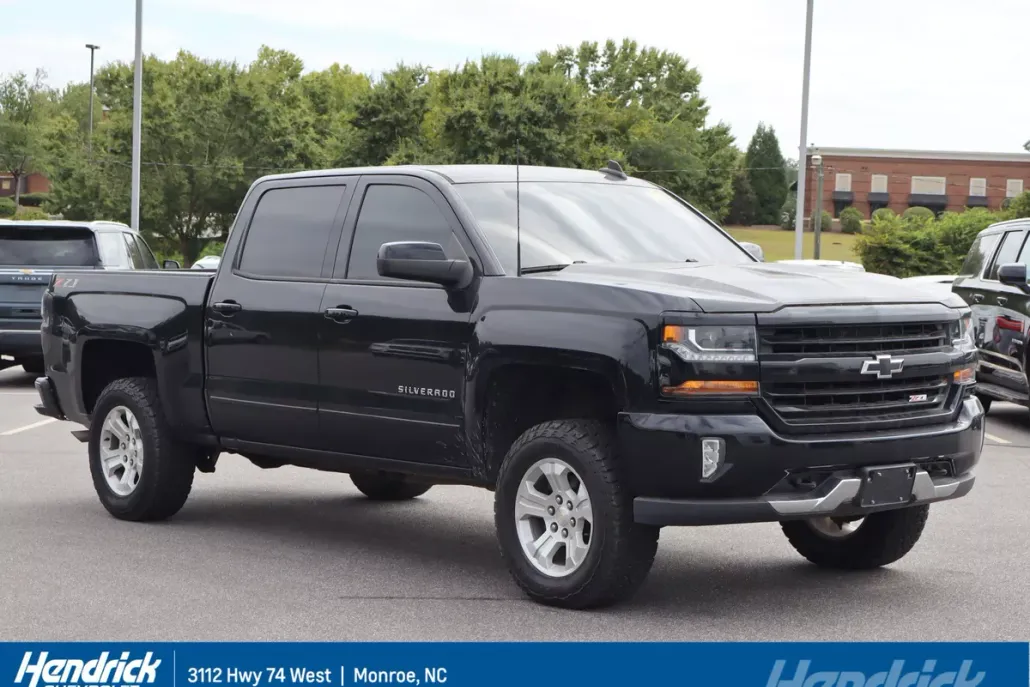 2018 Chevrolet Silverado LT photo 1