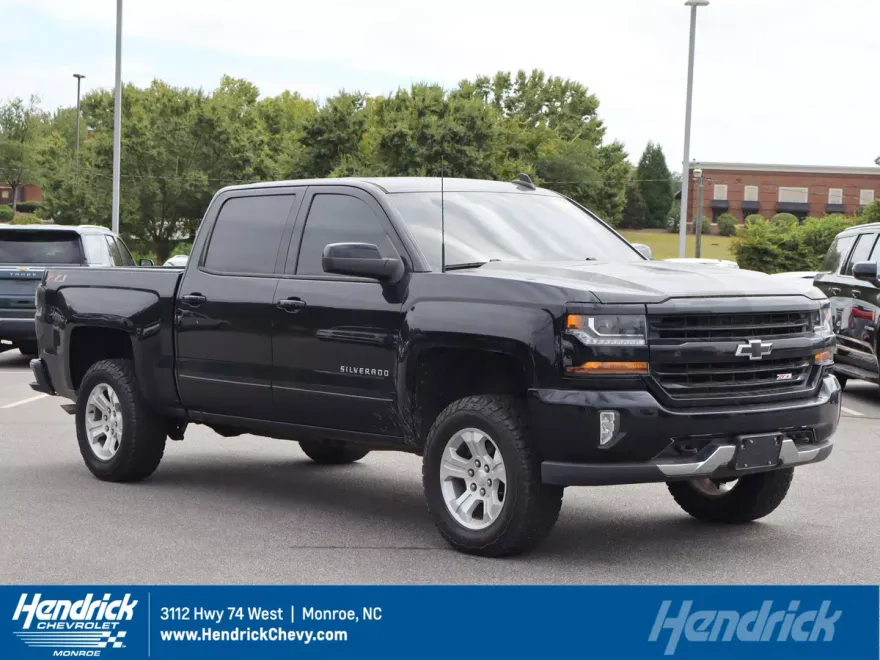 2018 Chevrolet Silverado LT photo 1