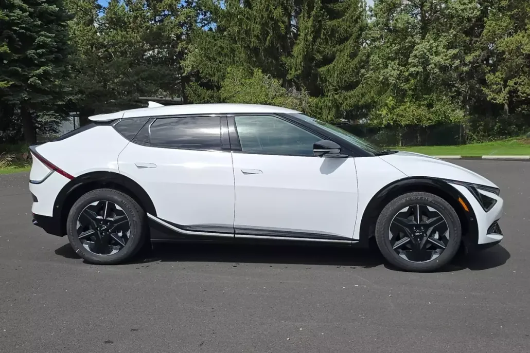 2025 Kia EV6 Wind photo 1
