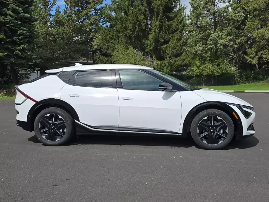 2025 Kia EV6 Wind photo 1
